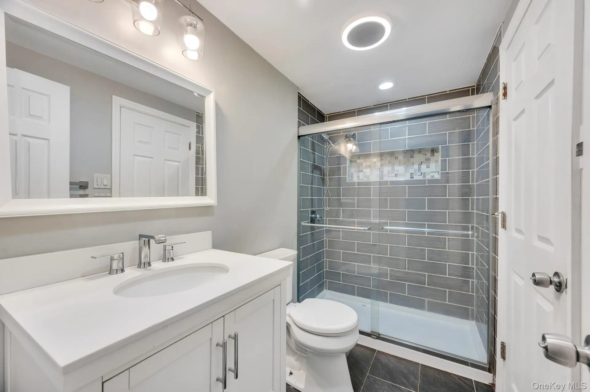 4 Hale Lane, Brookhaven, NY, 5 Bedrooms Bedrooms, 10 Rooms Rooms,3 BathroomsBathrooms,Residential,For Rent,Hale,0,1001061 4 Hale Lane, Brookhaven, NY, 5 Bedrooms Bedrooms, 10 Rooms Rooms,3 BathroomsBathrooms,Residential,For Rent,Hale,0,1001061