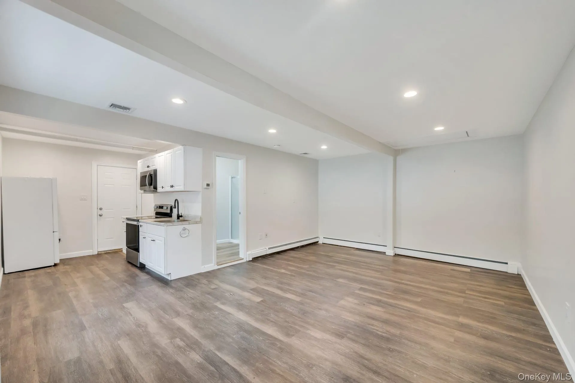 4 Hale Lane, Brookhaven, NY, 5 Bedrooms Bedrooms, 10 Rooms Rooms,3 BathroomsBathrooms,Residential,For Rent,Hale,0,1001061 4 Hale Lane, Brookhaven, NY, 5 Bedrooms Bedrooms, 10 Rooms Rooms,3 BathroomsBathrooms,Residential,For Rent,Hale,0,1001061