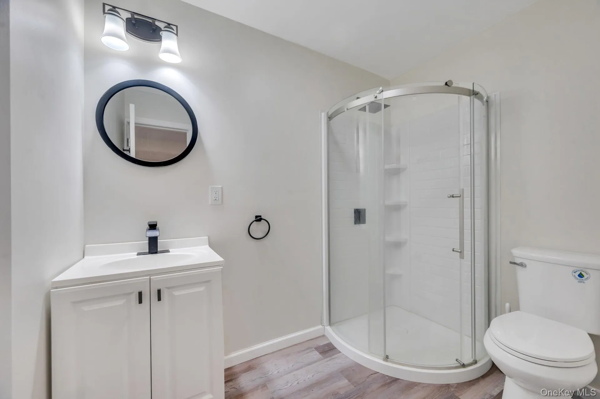 4 Hale Lane, Brookhaven, NY, 5 Bedrooms Bedrooms, 10 Rooms Rooms,3 BathroomsBathrooms,Residential,For Rent,Hale,0,1001061 4 Hale Lane, Brookhaven, NY, 5 Bedrooms Bedrooms, 10 Rooms Rooms,3 BathroomsBathrooms,Residential,For Rent,Hale,0,1001061