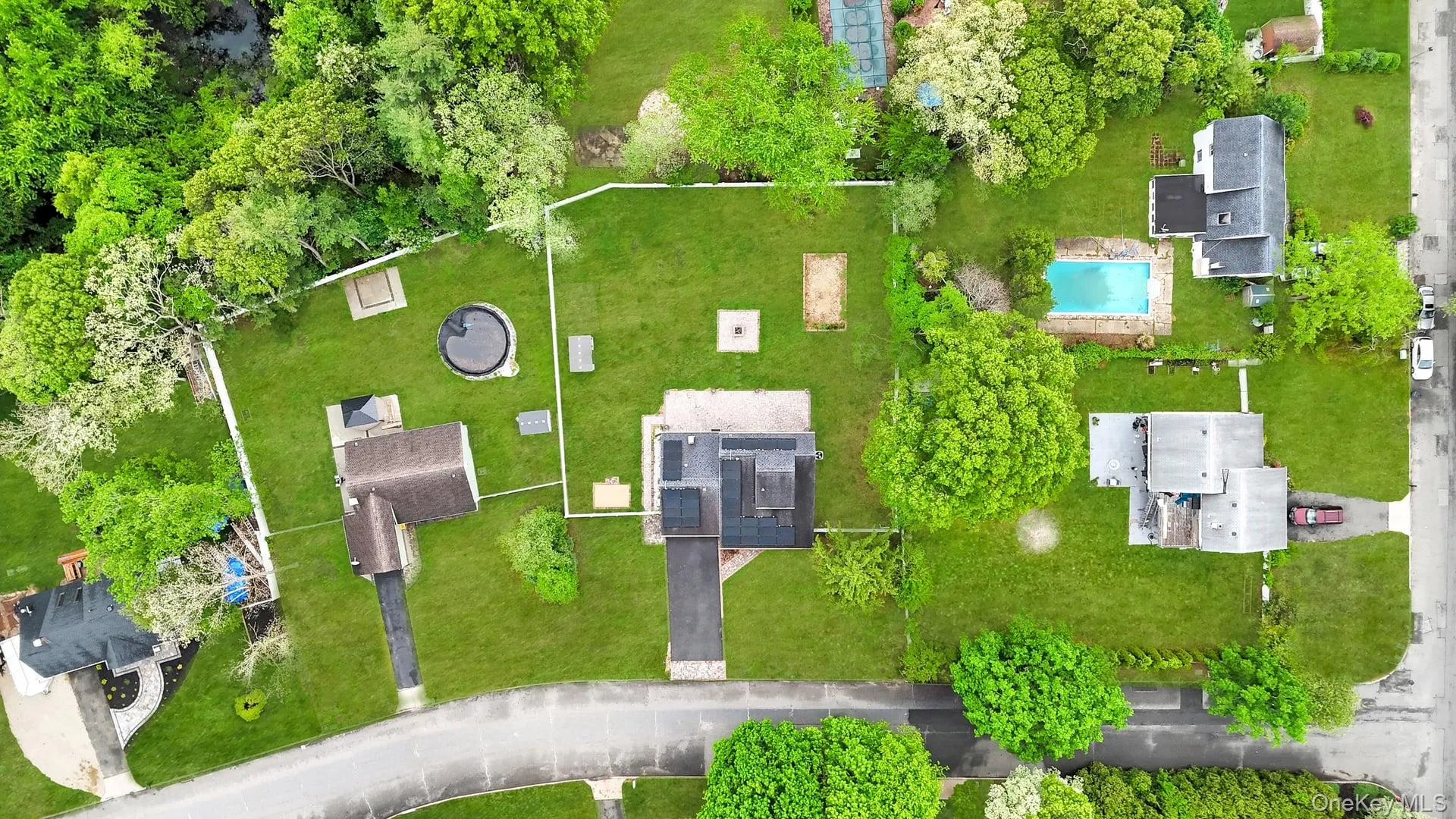 4 Hale Lane, Brookhaven, NY, 5 Bedrooms Bedrooms, 10 Rooms Rooms,3 BathroomsBathrooms,Residential,For Rent,Hale,0,1001061 4 Hale Lane, Brookhaven, NY, 5 Bedrooms Bedrooms, 10 Rooms Rooms,3 BathroomsBathrooms,Residential,For Rent,Hale,0,1001061