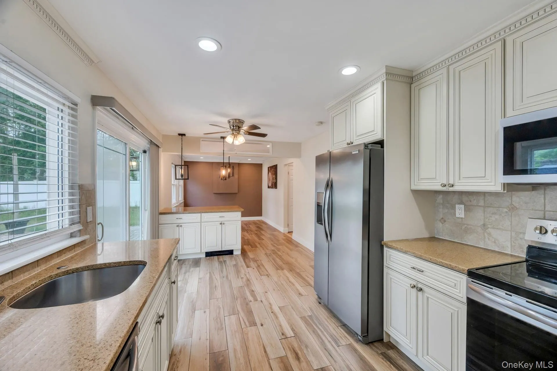 4 Hale Lane, Brookhaven, NY, 5 Bedrooms Bedrooms, 10 Rooms Rooms,3 BathroomsBathrooms,Residential,For Rent,Hale,0,1001061 4 Hale Lane, Brookhaven, NY, 5 Bedrooms Bedrooms, 10 Rooms Rooms,3 BathroomsBathrooms,Residential,For Rent,Hale,0,1001061