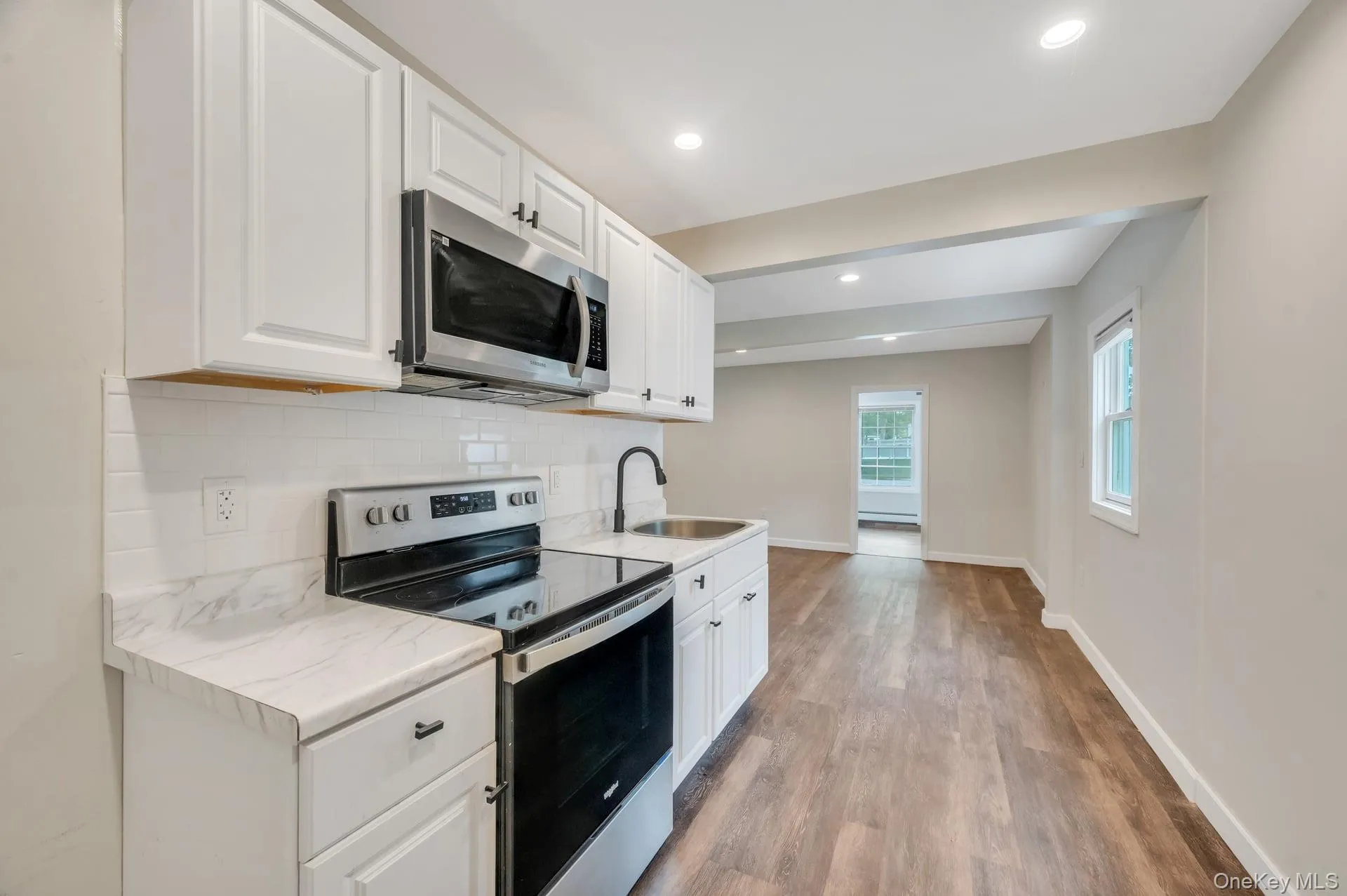 4 Hale Lane, Brookhaven, NY, 5 Bedrooms Bedrooms, 10 Rooms Rooms,3 BathroomsBathrooms,Residential,For Rent,Hale,0,1001061 4 Hale Lane, Brookhaven, NY, 5 Bedrooms Bedrooms, 10 Rooms Rooms,3 BathroomsBathrooms,Residential,For Rent,Hale,0,1001061