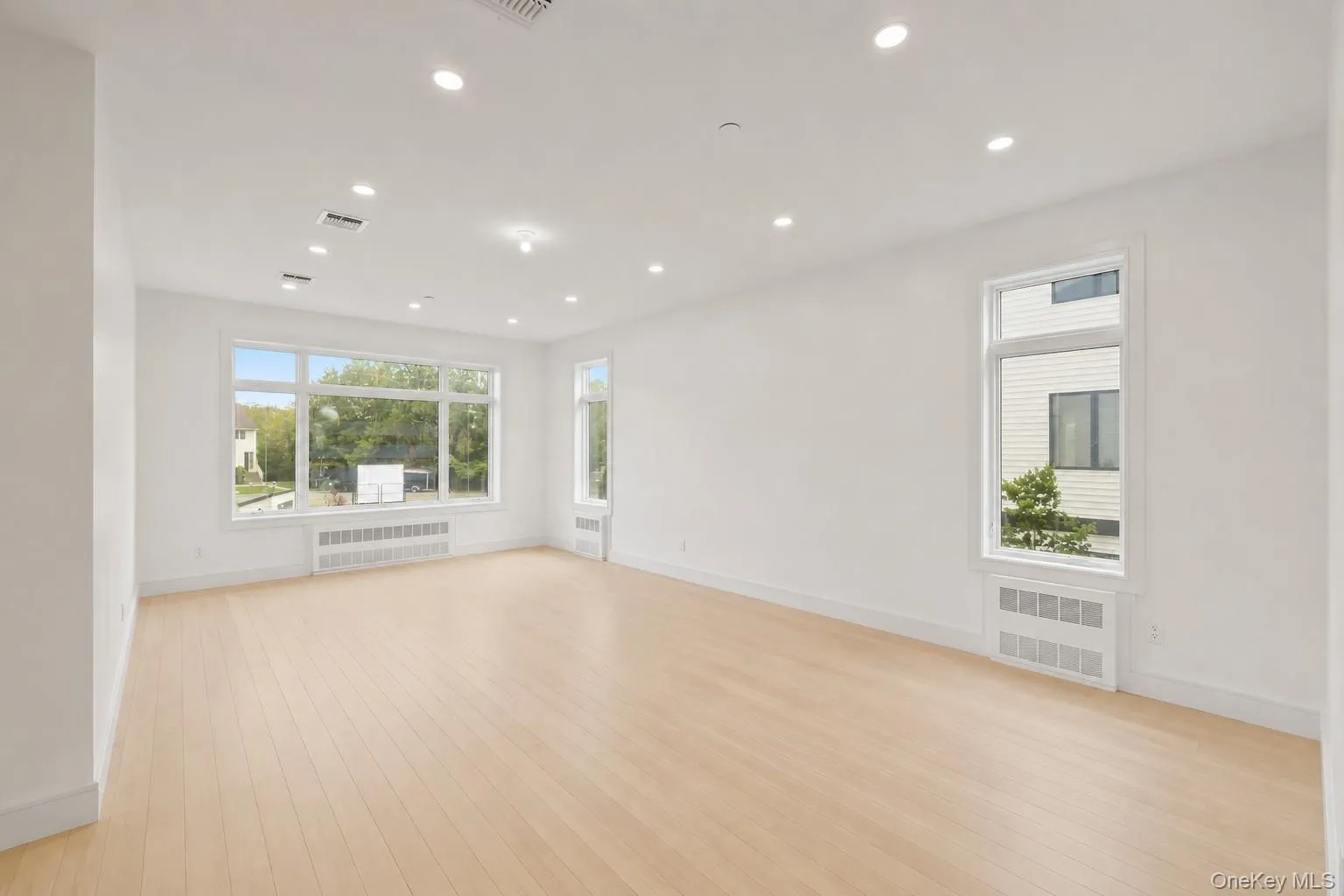 15 Warren Court, Ramapo, NY, 5 Bedrooms Bedrooms, 9 Rooms Rooms,3 BathroomsBathrooms,Residential,For Rent,Warren,0,1001074 15 Warren Court, Ramapo, NY, 5 Bedrooms Bedrooms, 9 Rooms Rooms,3 BathroomsBathrooms,Residential,For Rent,Warren,0,1001074