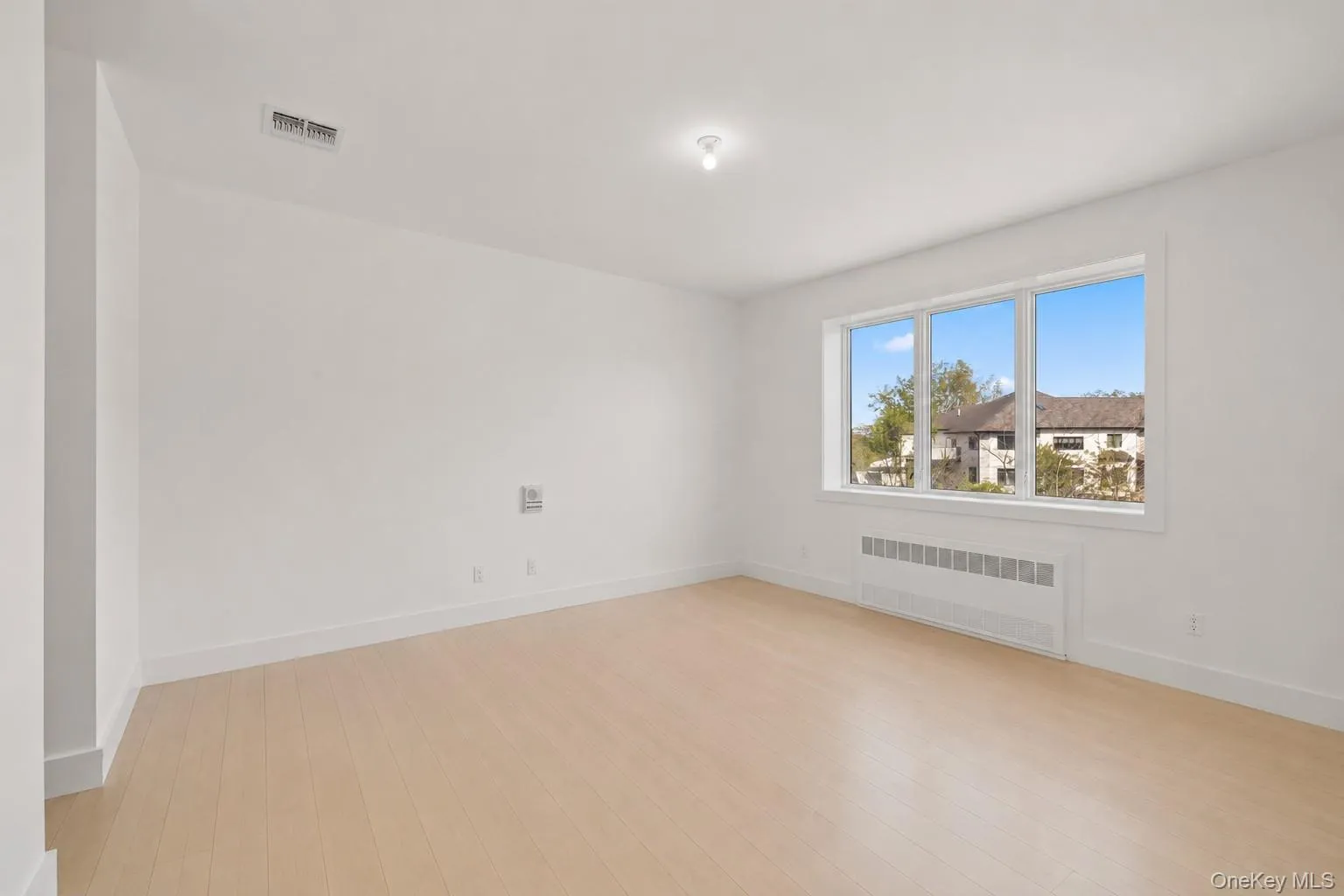 15 Warren Court, Ramapo, NY, 5 Bedrooms Bedrooms, 9 Rooms Rooms,3 BathroomsBathrooms,Residential,For Rent,Warren,0,1001074 15 Warren Court, Ramapo, NY, 5 Bedrooms Bedrooms, 9 Rooms Rooms,3 BathroomsBathrooms,Residential,For Rent,Warren,0,1001074
