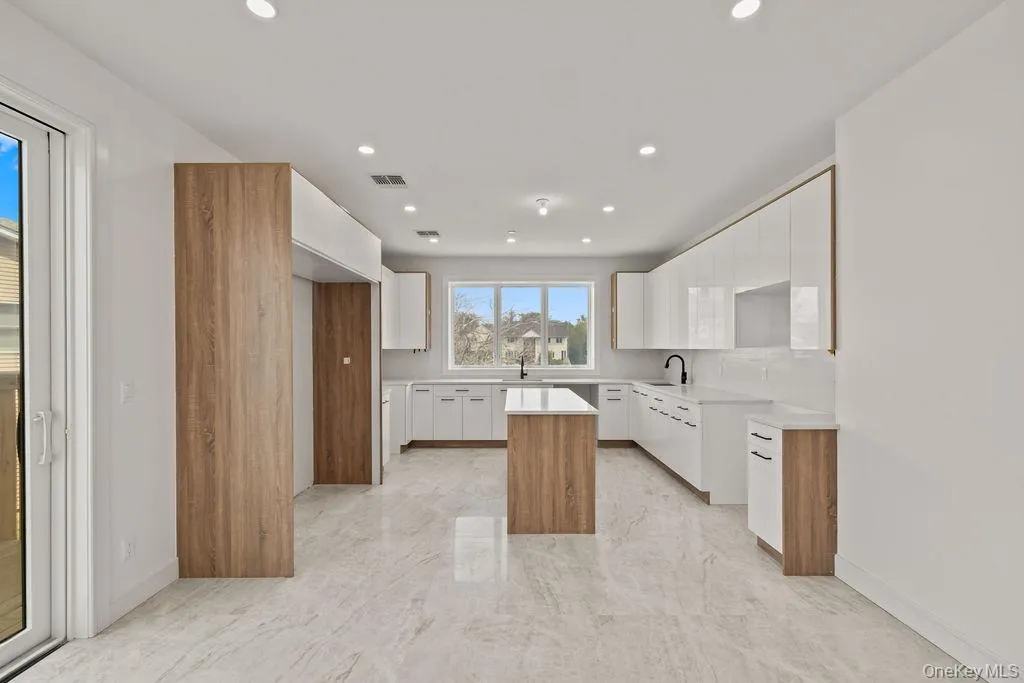 15 Warren Court, Ramapo, NY, 5 Bedrooms Bedrooms, 9 Rooms Rooms,3 BathroomsBathrooms,Residential,For Rent,Warren,0,1001074 15 Warren Court, Ramapo, NY, 5 Bedrooms Bedrooms, 9 Rooms Rooms,3 BathroomsBathrooms,Residential,For Rent,Warren,0,1001074