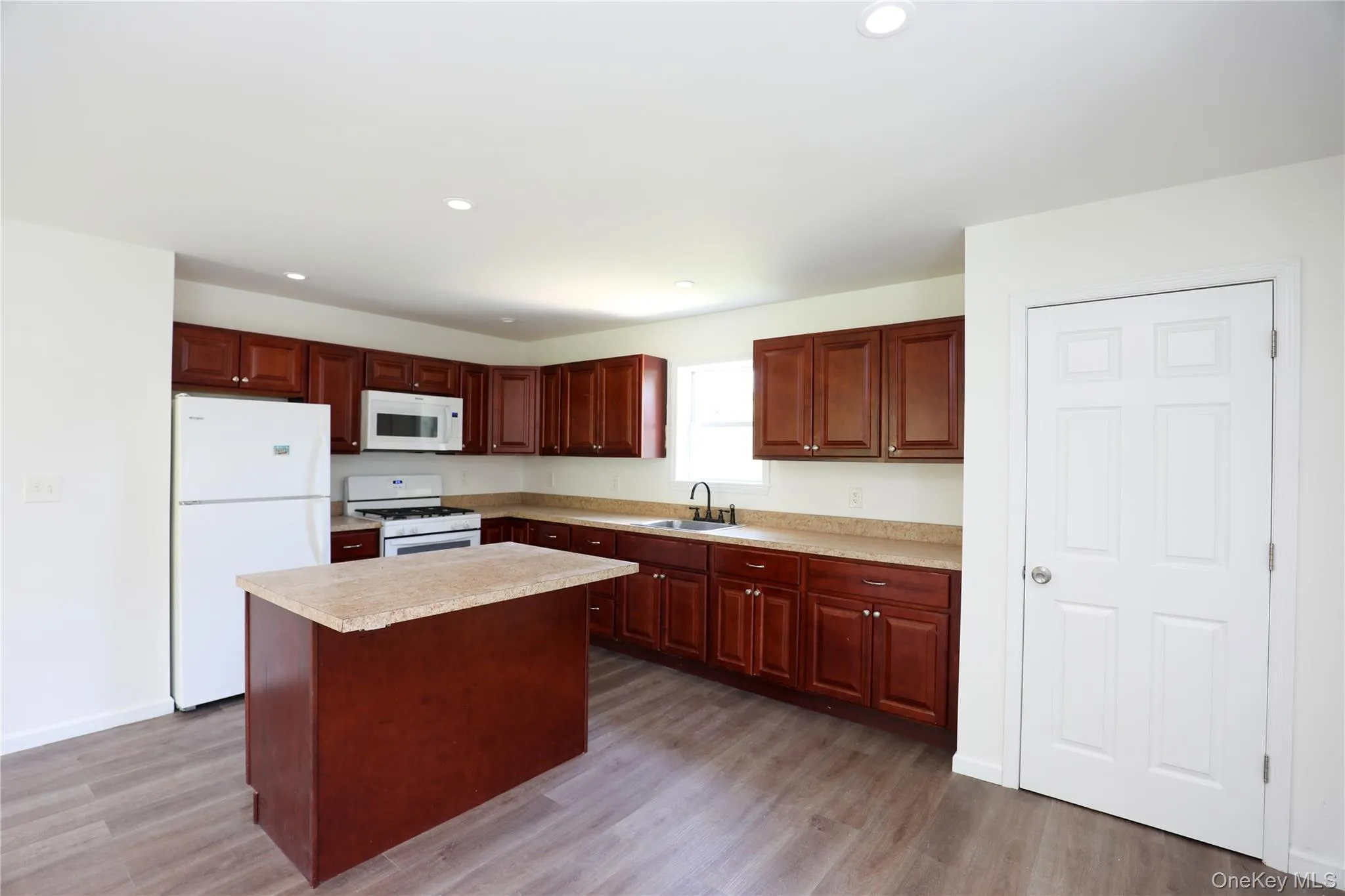 22 Apple Street, Kingston, NY, 2 Bedrooms Bedrooms, 4 Rooms Rooms,1 BathroomBathrooms,Residential,For Rent,Apple,0,1001081 22 Apple Street, Kingston, NY, 2 Bedrooms Bedrooms, 4 Rooms Rooms,1 BathroomBathrooms,Residential,For Rent,Apple,0,1001081