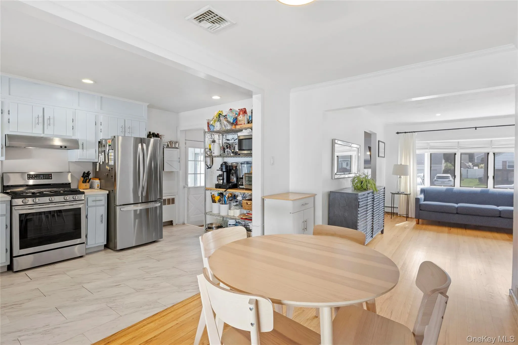 17 Shelly Court, Oyster Bay, NY, 3 Bedrooms Bedrooms, 8 Rooms Rooms,Residential,For Rent,Shelly,0,1001105 17 Shelly Court, Oyster Bay, NY, 3 Bedrooms Bedrooms, 8 Rooms Rooms,Residential,For Rent,Shelly,0,1001105