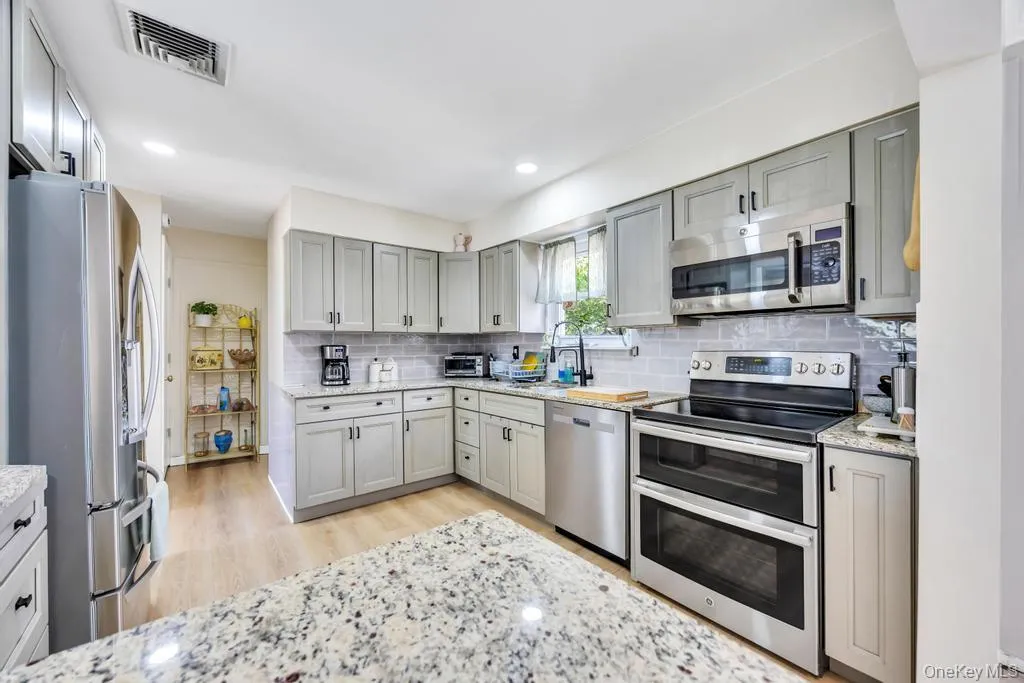 48 Grove Street, Oyster Bay, NY, 4 Bedrooms Bedrooms, 12 Rooms Rooms,4 BathroomsBathrooms,Residential Sale,For Rent,Grove,0,1001111 48 Grove Street, Oyster Bay, NY, 4 Bedrooms Bedrooms, 12 Rooms Rooms,4 BathroomsBathrooms,Residential Sale,For Rent,Grove,0,1001111