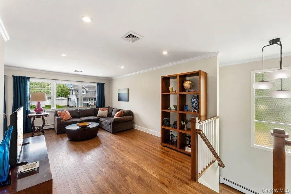 28 Satinwood Road, Oyster Bay, NY, 4 Bedrooms Bedrooms, 9 Rooms Rooms,2 BathroomsBathrooms,Residential,For Rent,Satinwood,0,1001116 28 Satinwood Road, Oyster Bay, NY, 4 Bedrooms Bedrooms, 9 Rooms Rooms,2 BathroomsBathrooms,Residential,For Rent,Satinwood,0,1001116