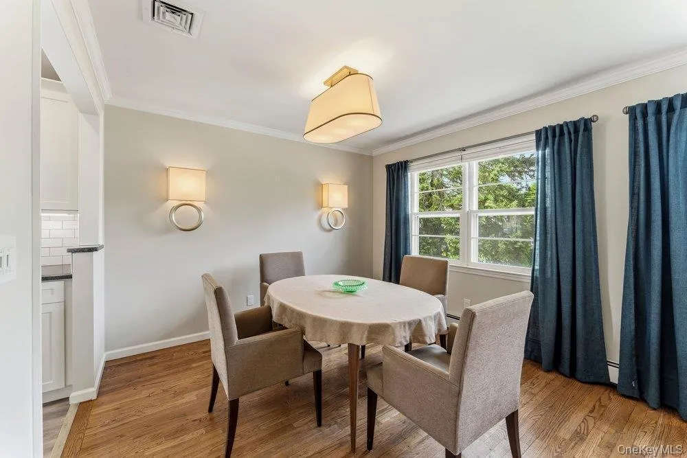 28 Satinwood Road, Oyster Bay, NY, 4 Bedrooms Bedrooms, 9 Rooms Rooms,2 BathroomsBathrooms,Residential,For Rent,Satinwood,0,1001116 28 Satinwood Road, Oyster Bay, NY, 4 Bedrooms Bedrooms, 9 Rooms Rooms,2 BathroomsBathrooms,Residential,For Rent,Satinwood,0,1001116