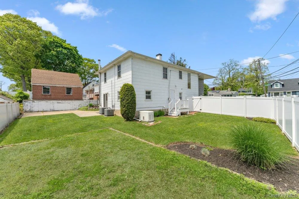 28 Satinwood Road, Oyster Bay, NY, 4 Bedrooms Bedrooms, 9 Rooms Rooms,2 BathroomsBathrooms,Residential,For Rent,Satinwood,0,1001116 28 Satinwood Road, Oyster Bay, NY, 4 Bedrooms Bedrooms, 9 Rooms Rooms,2 BathroomsBathrooms,Residential,For Rent,Satinwood,0,1001116