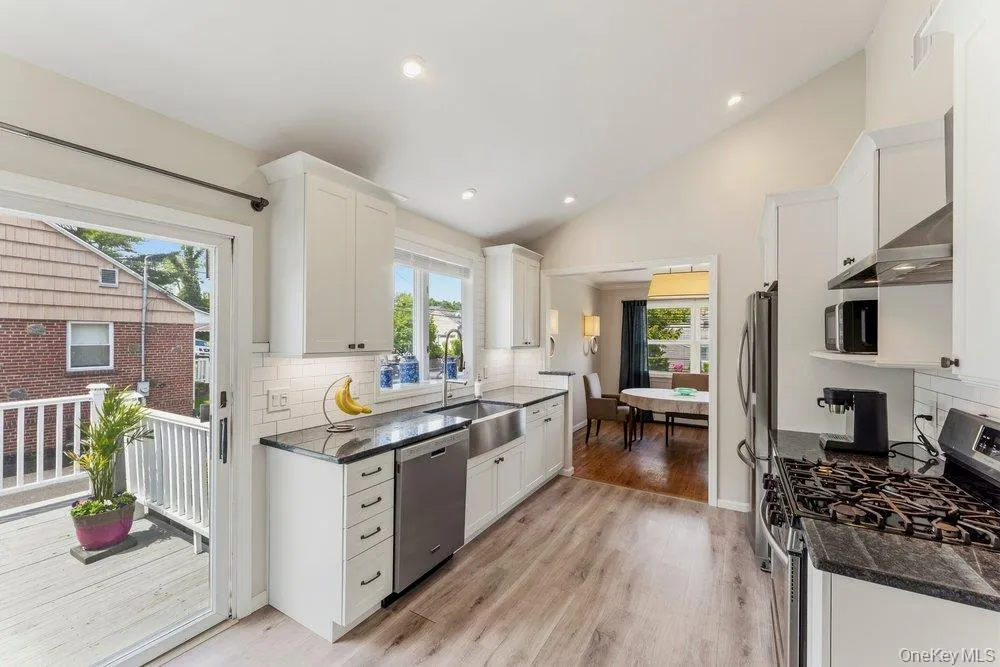 28 Satinwood Road, Oyster Bay, NY, 4 Bedrooms Bedrooms, 9 Rooms Rooms,2 BathroomsBathrooms,Residential,For Rent,Satinwood,0,1001116 28 Satinwood Road, Oyster Bay, NY, 4 Bedrooms Bedrooms, 9 Rooms Rooms,2 BathroomsBathrooms,Residential,For Rent,Satinwood,0,1001116