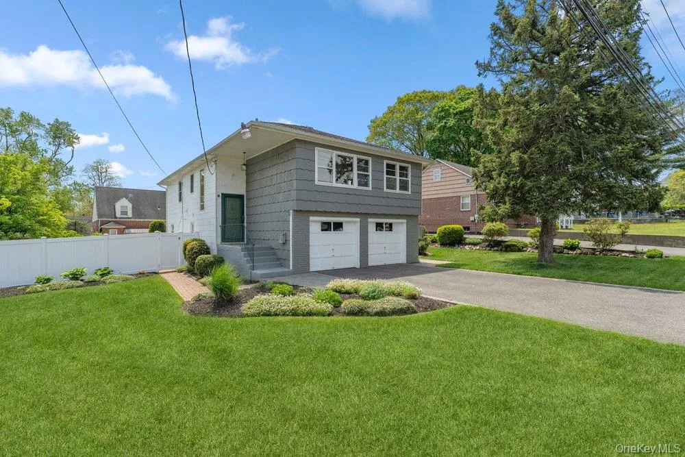 28 Satinwood Road, Oyster Bay, NY, 4 Bedrooms Bedrooms, 9 Rooms Rooms,2 BathroomsBathrooms,Residential,For Rent,Satinwood,0,1001116 28 Satinwood Road, Oyster Bay, NY, 4 Bedrooms Bedrooms, 9 Rooms Rooms,2 BathroomsBathrooms,Residential,For Rent,Satinwood,0,1001116