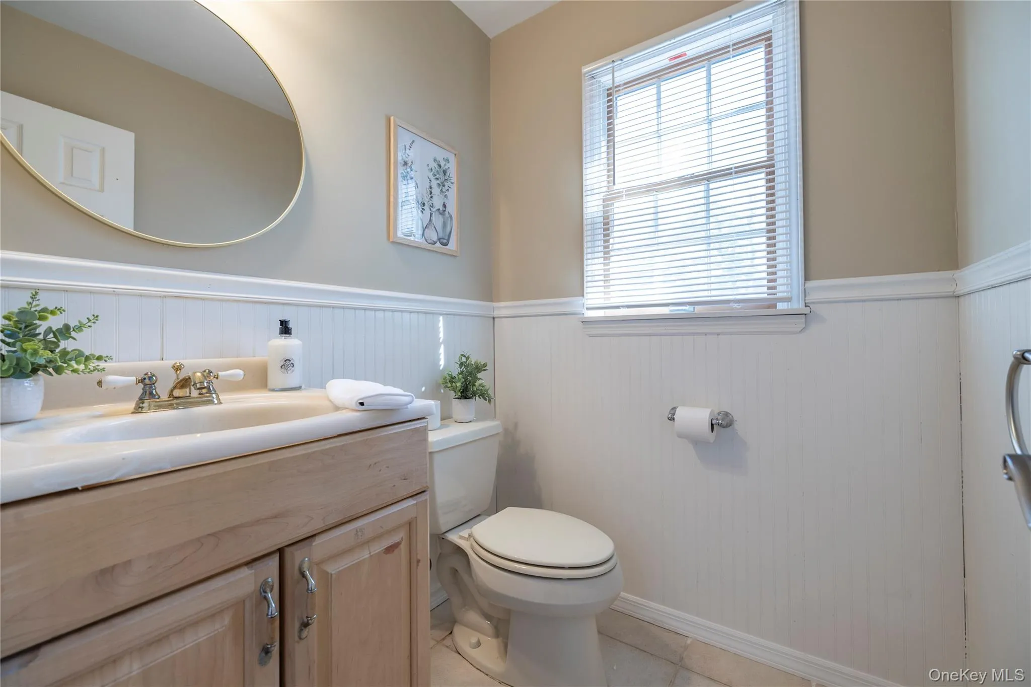 Half Bath on 1st Floor Half Bath on 1st Floor