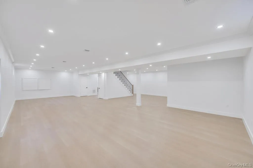 14 Eve Lane, Hempstead, NY, 5 Bedrooms Bedrooms, 12 Rooms Rooms,5 BathroomsBathrooms,Residential,For Rent,Eve,0,1001122 14 Eve Lane, Hempstead, NY, 5 Bedrooms Bedrooms, 12 Rooms Rooms,5 BathroomsBathrooms,Residential,For Rent,Eve,0,1001122