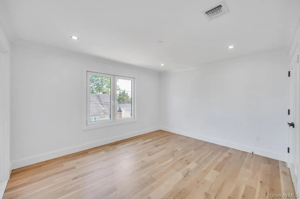 14 Eve Lane, Hempstead, NY, 5 Bedrooms Bedrooms, 12 Rooms Rooms,5 BathroomsBathrooms,Residential,For Rent,Eve,0,1001122 14 Eve Lane, Hempstead, NY, 5 Bedrooms Bedrooms, 12 Rooms Rooms,5 BathroomsBathrooms,Residential,For Rent,Eve,0,1001122