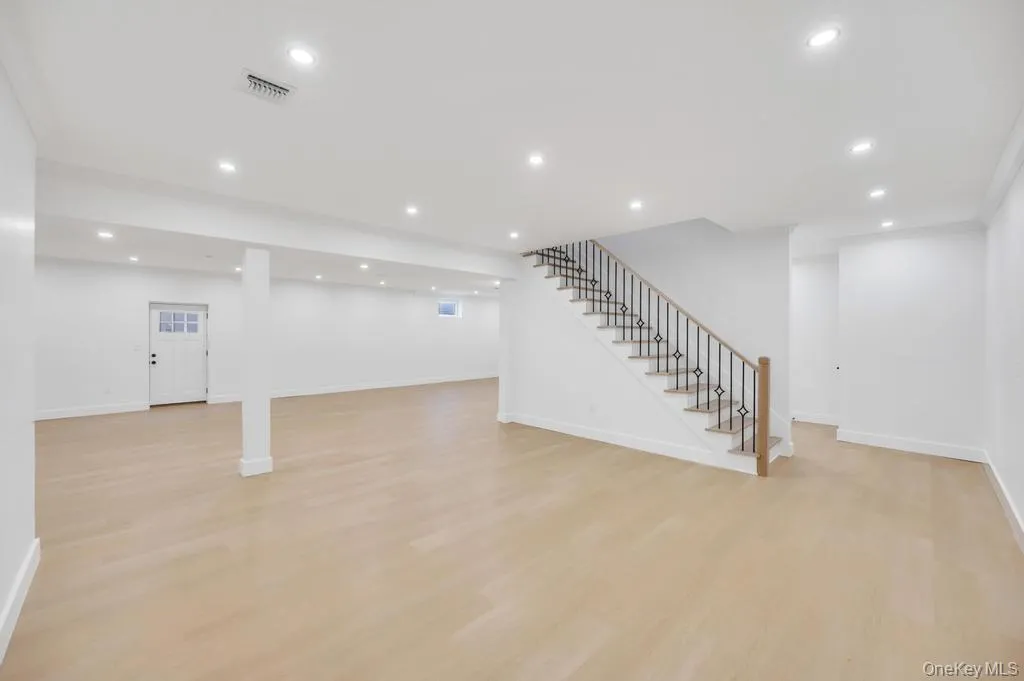 14 Eve Lane, Hempstead, NY, 5 Bedrooms Bedrooms, 12 Rooms Rooms,5 BathroomsBathrooms,Residential,For Rent,Eve,0,1001122 14 Eve Lane, Hempstead, NY, 5 Bedrooms Bedrooms, 12 Rooms Rooms,5 BathroomsBathrooms,Residential,For Rent,Eve,0,1001122