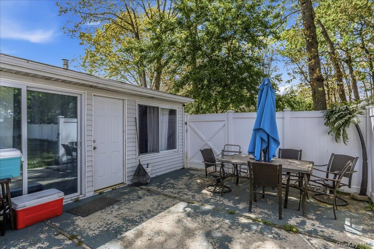 14 Lurcott Lane, Islip, NY, 5 Bedrooms Bedrooms, 9 Rooms Rooms,2 BathroomsBathrooms,Residential,For Rent,Lurcott,0,1001125 14 Lurcott Lane, Islip, NY, 5 Bedrooms Bedrooms, 9 Rooms Rooms,2 BathroomsBathrooms,Residential,For Rent,Lurcott,0,1001125