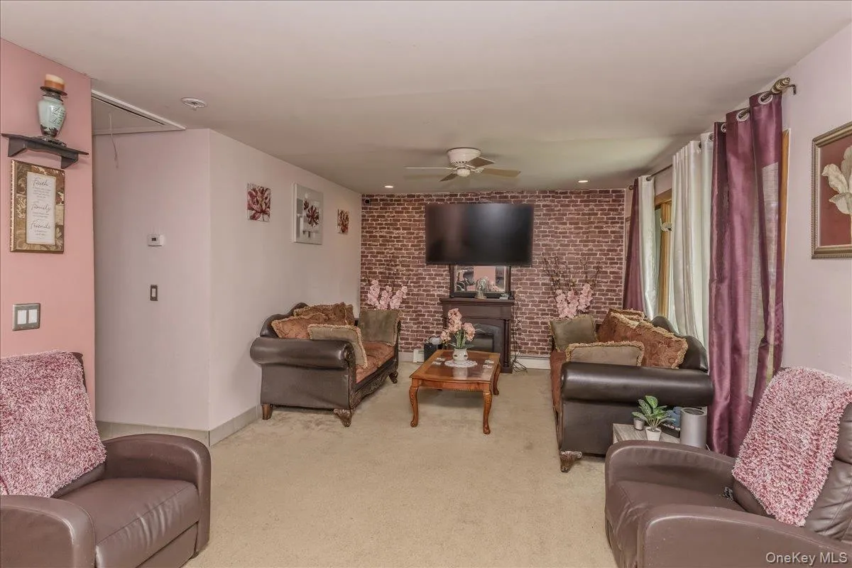 14 Lurcott Lane, Islip, NY, 5 Bedrooms Bedrooms, 9 Rooms Rooms,2 BathroomsBathrooms,Residential,For Rent,Lurcott,0,1001125 14 Lurcott Lane, Islip, NY, 5 Bedrooms Bedrooms, 9 Rooms Rooms,2 BathroomsBathrooms,Residential,For Rent,Lurcott,0,1001125