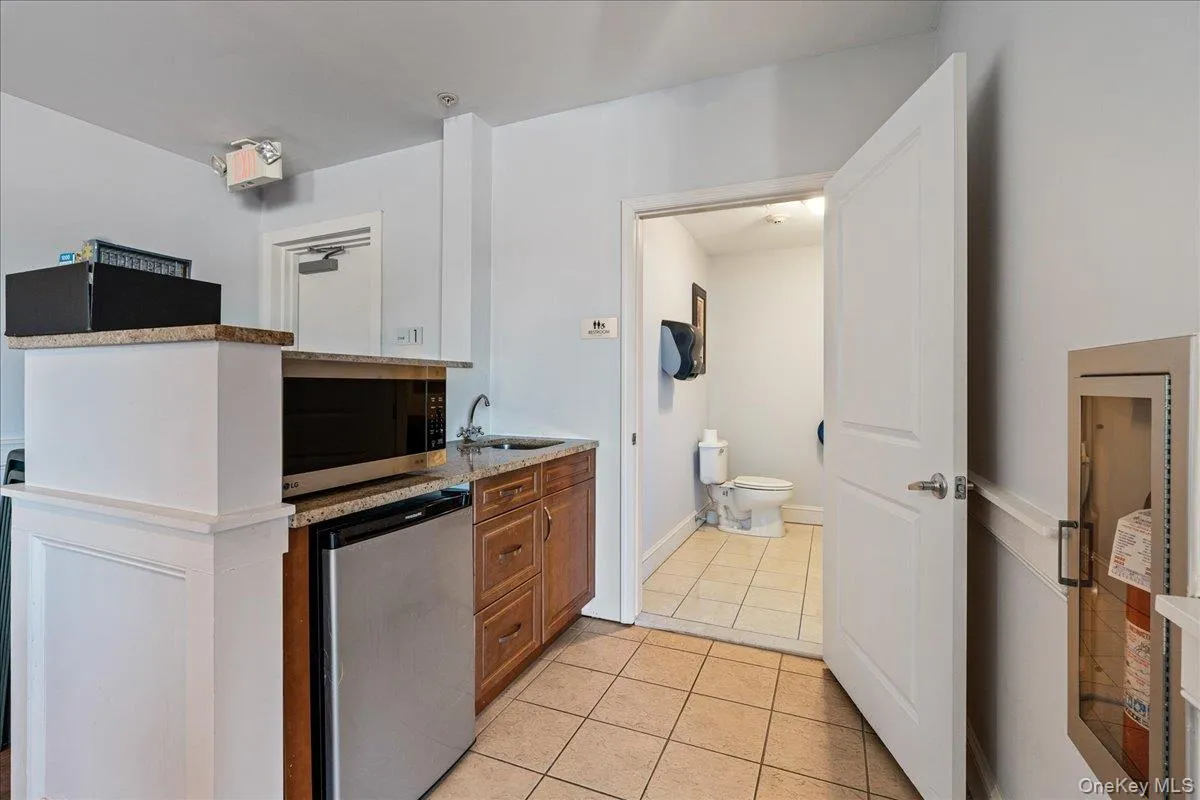 130 Post Avenue, North Hempstead, NY, 1 Bedroom Bedrooms, 3 Rooms Rooms,1 BathroomBathrooms,Residential,For Rent,Post,0,1001126 130 Post Avenue, North Hempstead, NY, 1 Bedroom Bedrooms, 3 Rooms Rooms,1 BathroomBathrooms,Residential,For Rent,Post,0,1001126