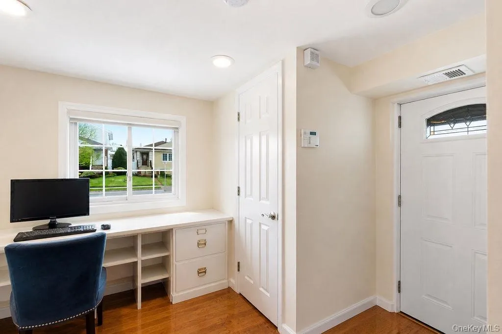 159-27 90th Street, New York, NY, 3 Bedrooms Bedrooms, 8 Rooms Rooms,2 BathroomsBathrooms,Residential Sale,For Rent,90th,0,1001130 159-27 90th Street, New York, NY, 3 Bedrooms Bedrooms, 8 Rooms Rooms,2 BathroomsBathrooms,Residential Sale,For Rent,90th,0,1001130
