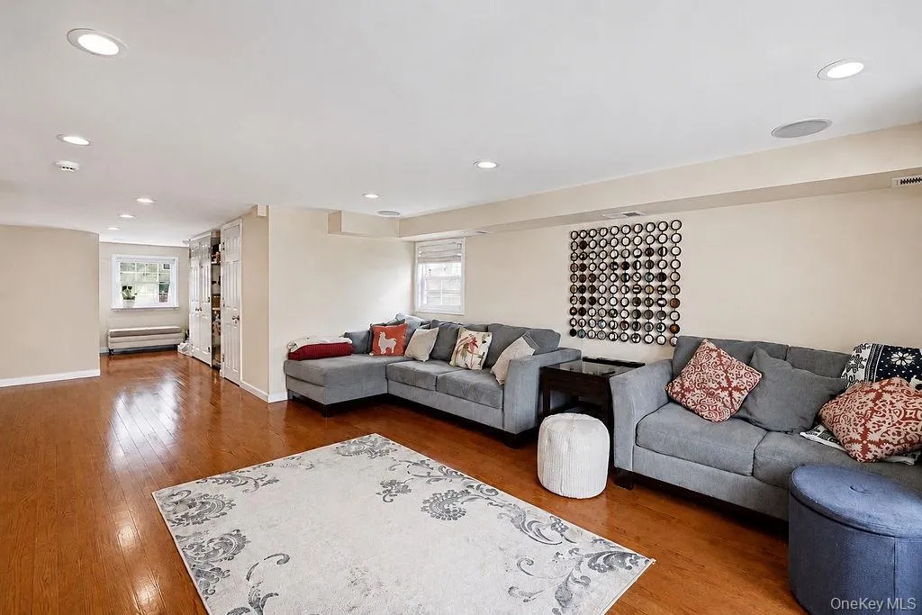 159-27 90th Street, New York, NY, 3 Bedrooms Bedrooms, 8 Rooms Rooms,2 BathroomsBathrooms,Residential Sale,For Rent,90th,0,1001130 159-27 90th Street, New York, NY, 3 Bedrooms Bedrooms, 8 Rooms Rooms,2 BathroomsBathrooms,Residential Sale,For Rent,90th,0,1001130