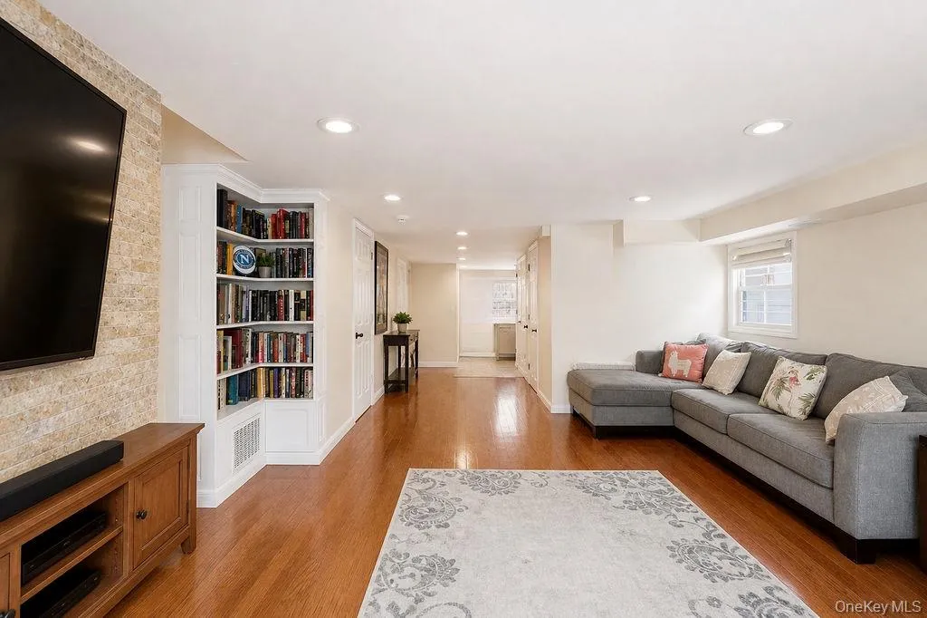 159-27 90th Street, New York, NY, 3 Bedrooms Bedrooms, 8 Rooms Rooms,2 BathroomsBathrooms,Residential Sale,For Rent,90th,0,1001130 159-27 90th Street, New York, NY, 3 Bedrooms Bedrooms, 8 Rooms Rooms,2 BathroomsBathrooms,Residential Sale,For Rent,90th,0,1001130