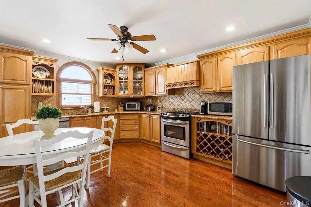 159-27 90th Street, New York, NY, 3 Bedrooms Bedrooms, 8 Rooms Rooms,2 BathroomsBathrooms,Residential Sale,For Rent,90th,0,1001130 159-27 90th Street, New York, NY, 3 Bedrooms Bedrooms, 8 Rooms Rooms,2 BathroomsBathrooms,Residential Sale,For Rent,90th,0,1001130