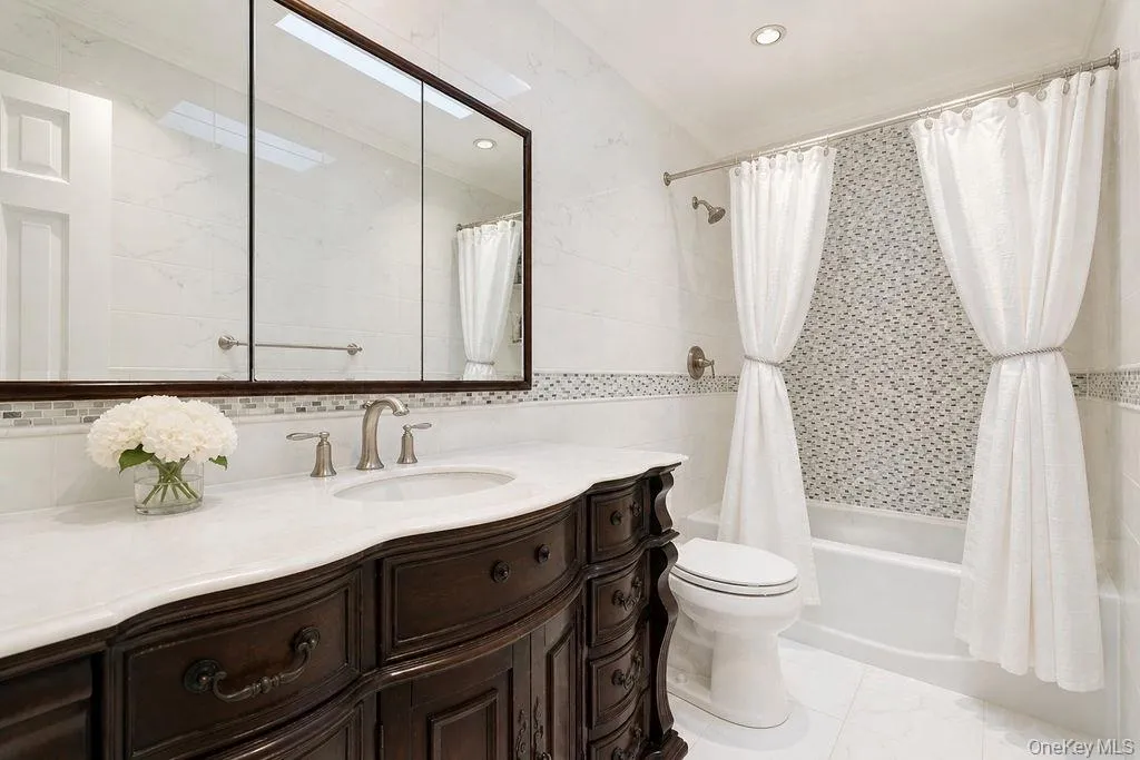 159-27 90th Street, New York, NY, 3 Bedrooms Bedrooms, 8 Rooms Rooms,2 BathroomsBathrooms,Residential Sale,For Rent,90th,0,1001130 159-27 90th Street, New York, NY, 3 Bedrooms Bedrooms, 8 Rooms Rooms,2 BathroomsBathrooms,Residential Sale,For Rent,90th,0,1001130