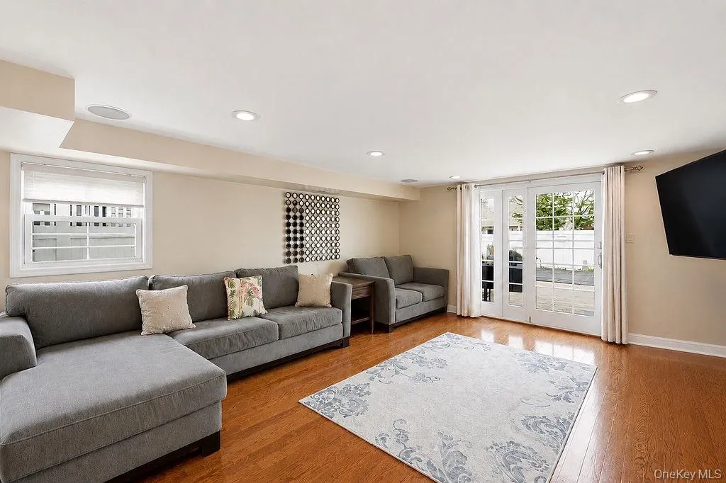 159-27 90th Street, New York, NY, 3 Bedrooms Bedrooms, 8 Rooms Rooms,2 BathroomsBathrooms,Residential Sale,For Rent,90th,0,1001130 159-27 90th Street, New York, NY, 3 Bedrooms Bedrooms, 8 Rooms Rooms,2 BathroomsBathrooms,Residential Sale,For Rent,90th,0,1001130