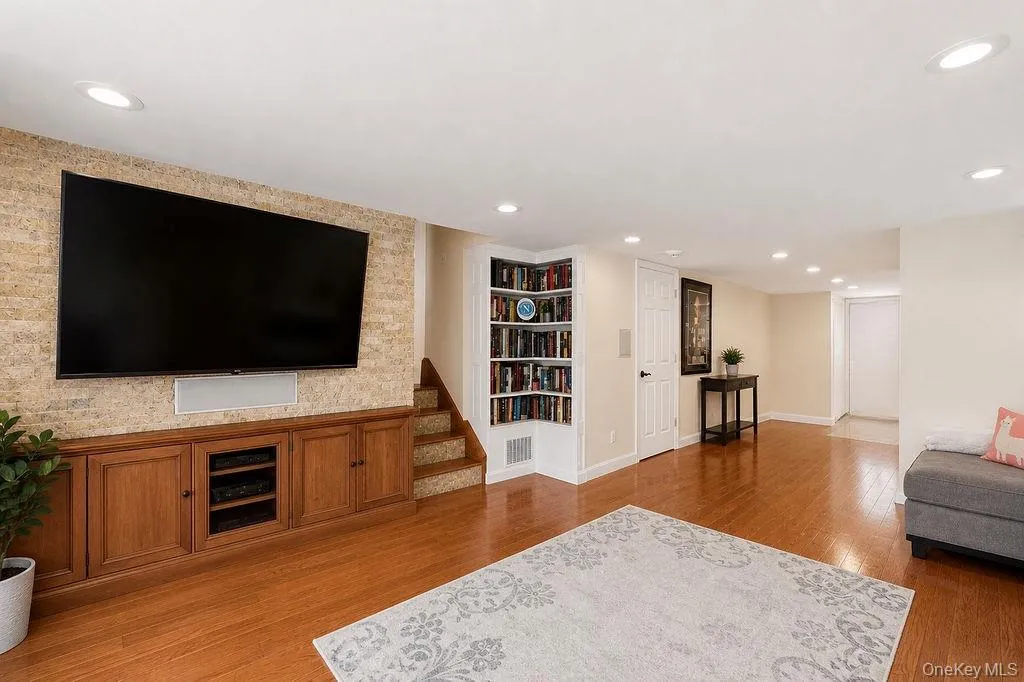 159-27 90th Street, New York, NY, 3 Bedrooms Bedrooms, 8 Rooms Rooms,2 BathroomsBathrooms,Residential Sale,For Rent,90th,0,1001130 159-27 90th Street, New York, NY, 3 Bedrooms Bedrooms, 8 Rooms Rooms,2 BathroomsBathrooms,Residential Sale,For Rent,90th,0,1001130