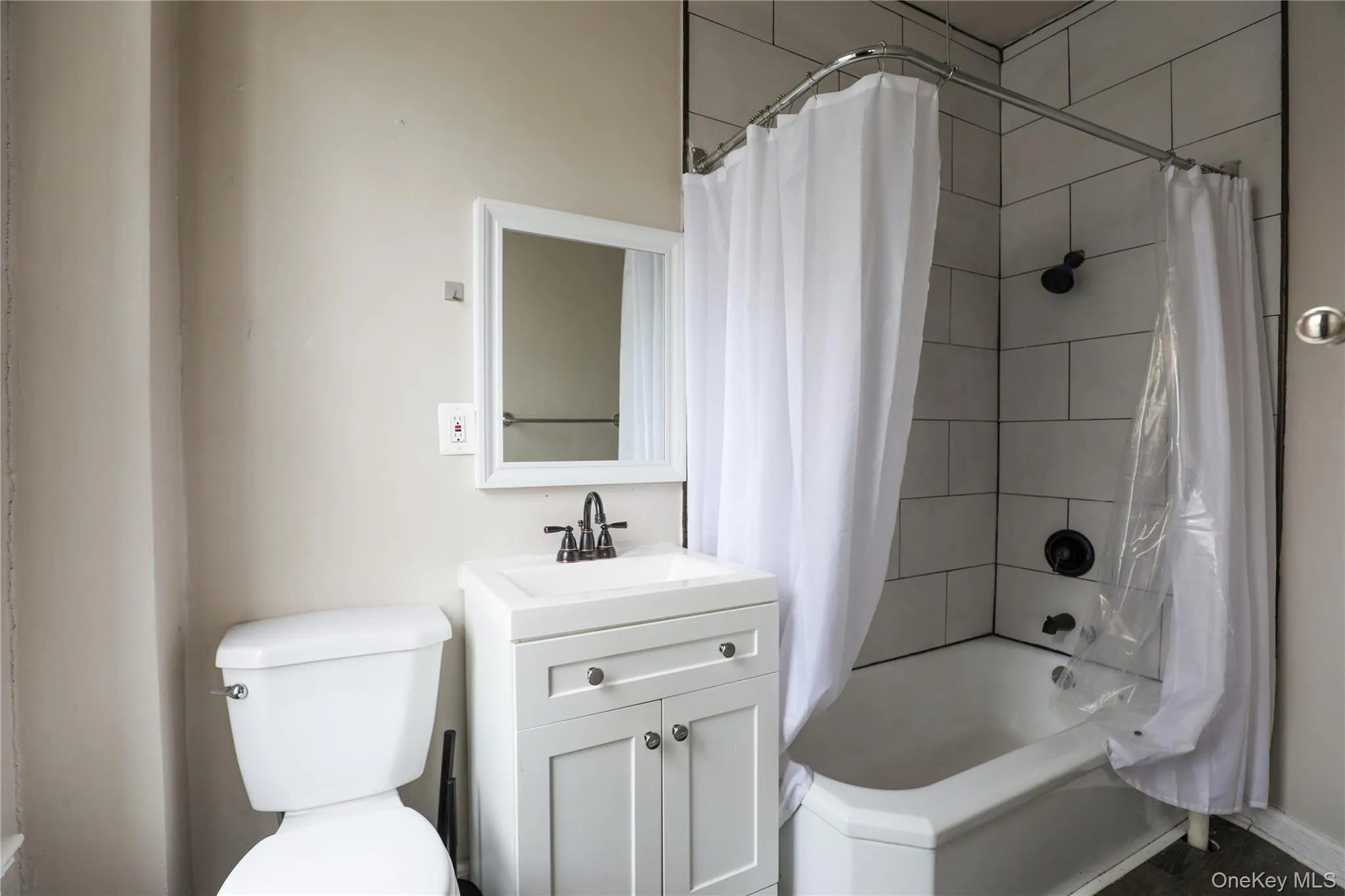 141 Saint James Street, Kingston, NY, 1 Bedroom Bedrooms, 3 Rooms Rooms,1 BathroomBathrooms,Residential Lease,For Rent,Saint James,0,1001153 141 Saint James Street, Kingston, NY, 1 Bedroom Bedrooms, 3 Rooms Rooms,1 BathroomBathrooms,Residential Lease,For Rent,Saint James,0,1001153
