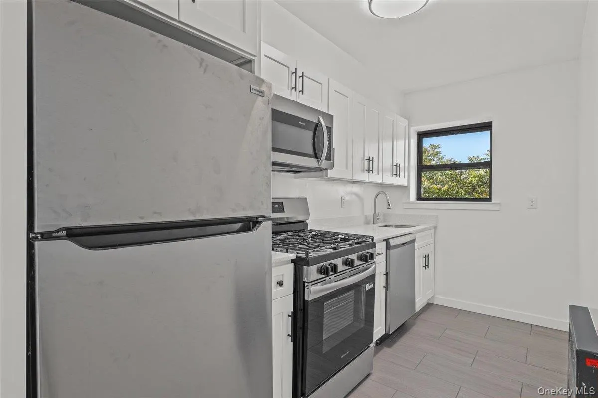 671 Bronx River Road, Yonkers, NY, 2 Bedrooms Bedrooms, 4 Rooms Rooms,1 BathroomBathrooms,Residential,For Rent,Bronx River,0,1001166 671 Bronx River Road, Yonkers, NY, 2 Bedrooms Bedrooms, 4 Rooms Rooms,1 BathroomBathrooms,Residential,For Rent,Bronx River,0,1001166