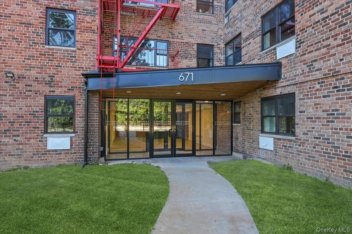 671 Bronx River Road, Yonkers, NY, 2 Bedrooms Bedrooms, 4 Rooms Rooms,1 BathroomBathrooms,Residential,For Rent,Bronx River,0,1001166 671 Bronx River Road, Yonkers, NY, 2 Bedrooms Bedrooms, 4 Rooms Rooms,1 BathroomBathrooms,Residential,For Rent,Bronx River,0,1001166