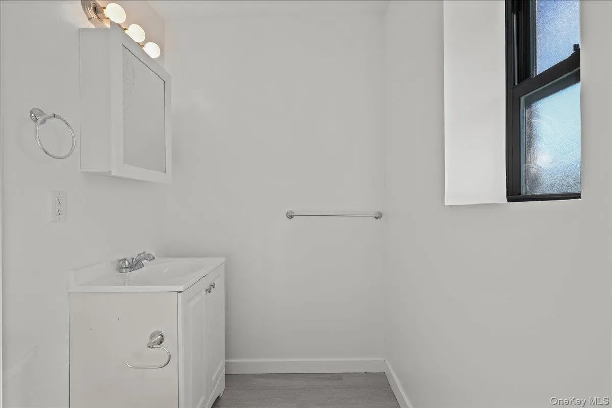 671 Bronx River Road, Yonkers, NY, 2 Bedrooms Bedrooms, 4 Rooms Rooms,1 BathroomBathrooms,Residential,For Rent,Bronx River,0,1001166 671 Bronx River Road, Yonkers, NY, 2 Bedrooms Bedrooms, 4 Rooms Rooms,1 BathroomBathrooms,Residential,For Rent,Bronx River,0,1001166