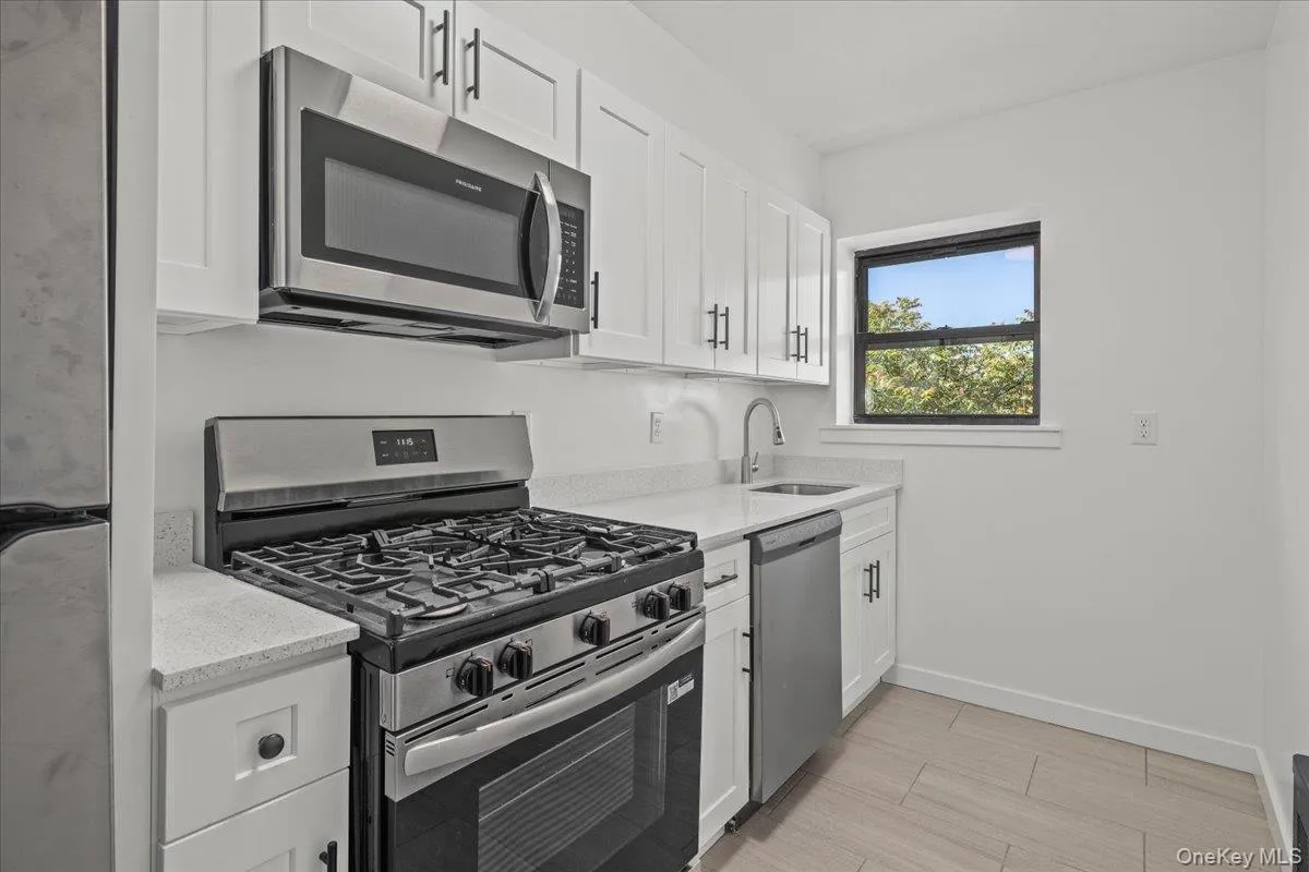 671 Bronx River Road, Yonkers, NY, 2 Bedrooms Bedrooms, 4 Rooms Rooms,1 BathroomBathrooms,Residential,For Rent,Bronx River,0,1001166 671 Bronx River Road, Yonkers, NY, 2 Bedrooms Bedrooms, 4 Rooms Rooms,1 BathroomBathrooms,Residential,For Rent,Bronx River,0,1001166