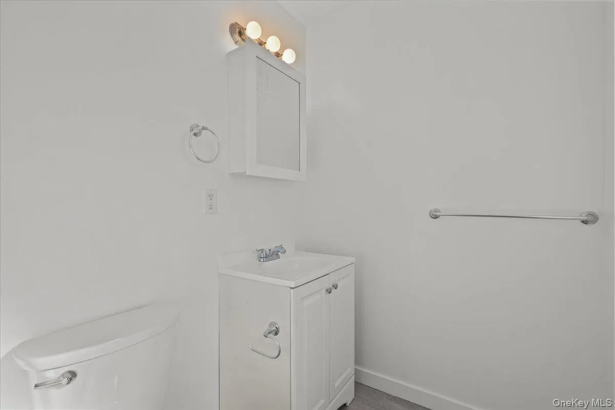 671 Bronx River Road, Yonkers, NY, 2 Bedrooms Bedrooms, 4 Rooms Rooms,1 BathroomBathrooms,Residential,For Rent,Bronx River,0,1001166 671 Bronx River Road, Yonkers, NY, 2 Bedrooms Bedrooms, 4 Rooms Rooms,1 BathroomBathrooms,Residential,For Rent,Bronx River,0,1001166