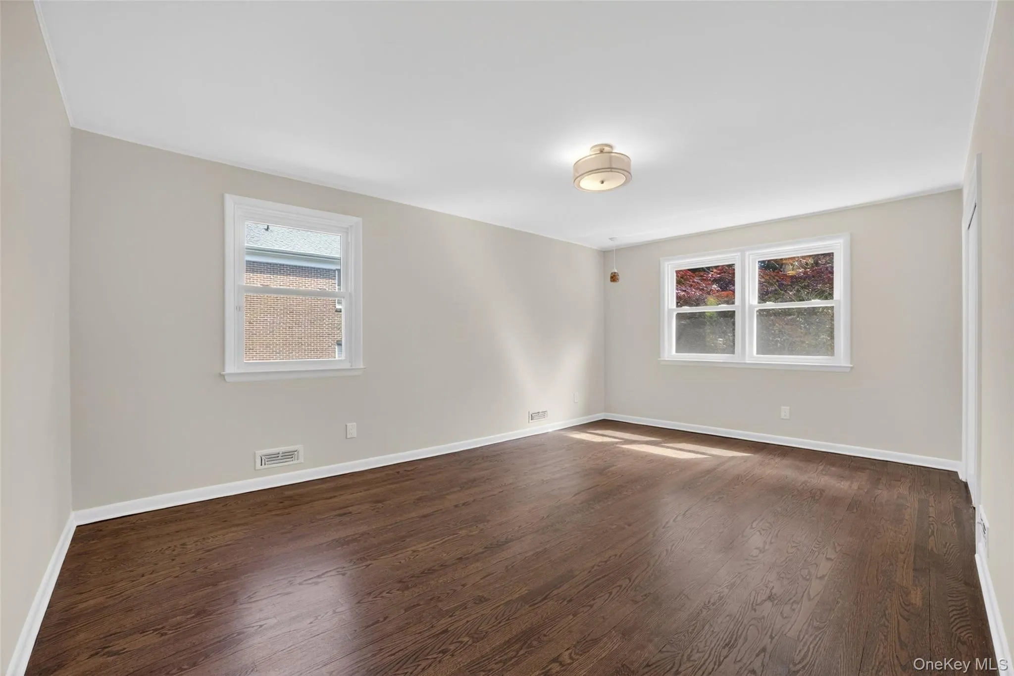 4th Bedroom, another possible Primary Bedroom 4th Bedroom, another possible Primary Bedroom