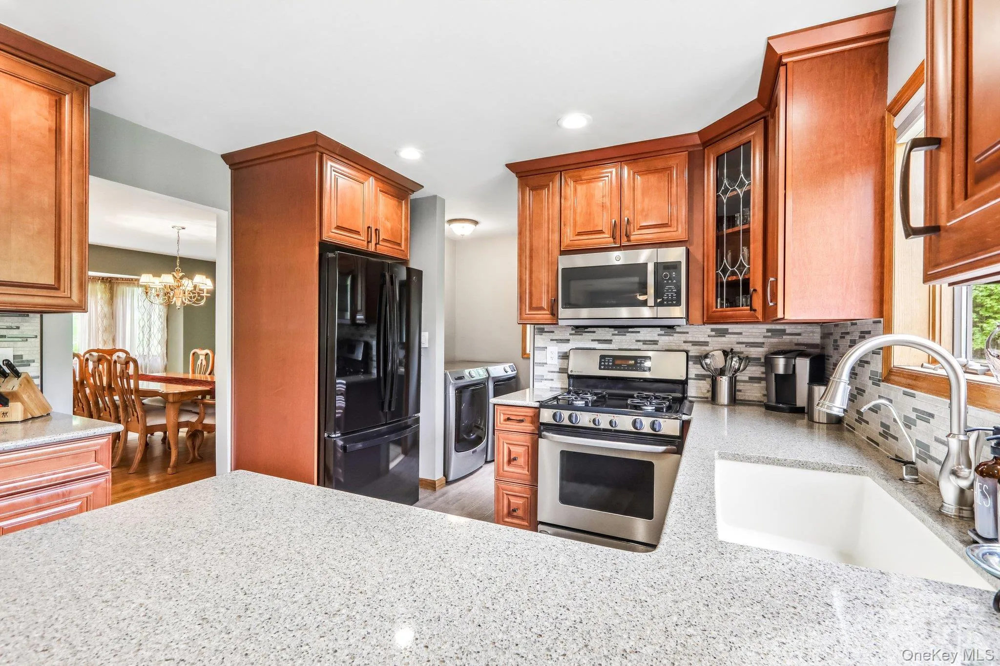 Kitchen has Quartz countertops. Kitchen has Quartz countertops.