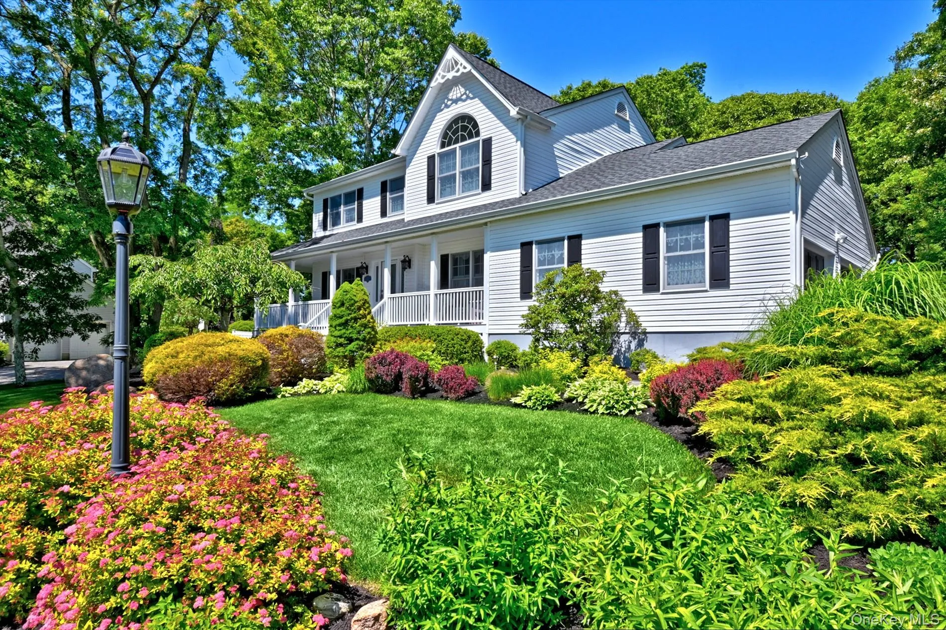 Beautifully Landscaped with In Ground Sprinklers Beautifully Landscaped with In Ground Sprinklers