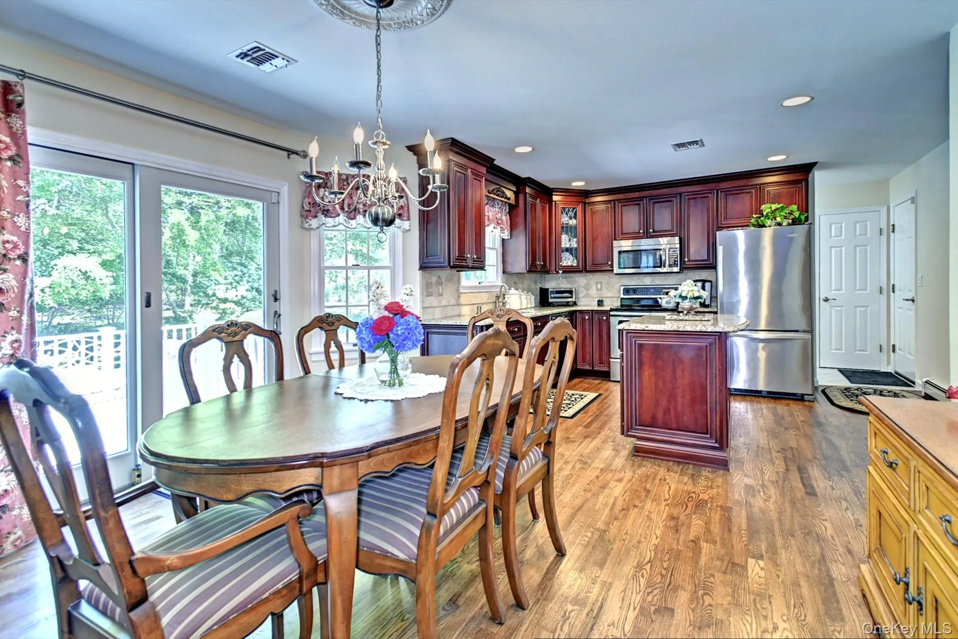 Lots of Room in the Eat in Dining Area with Andersen Slider Leading to the Deck and Yard. Lots of Room in the Eat in Dining Area with Andersen Slider Leading to the Deck and Yard.