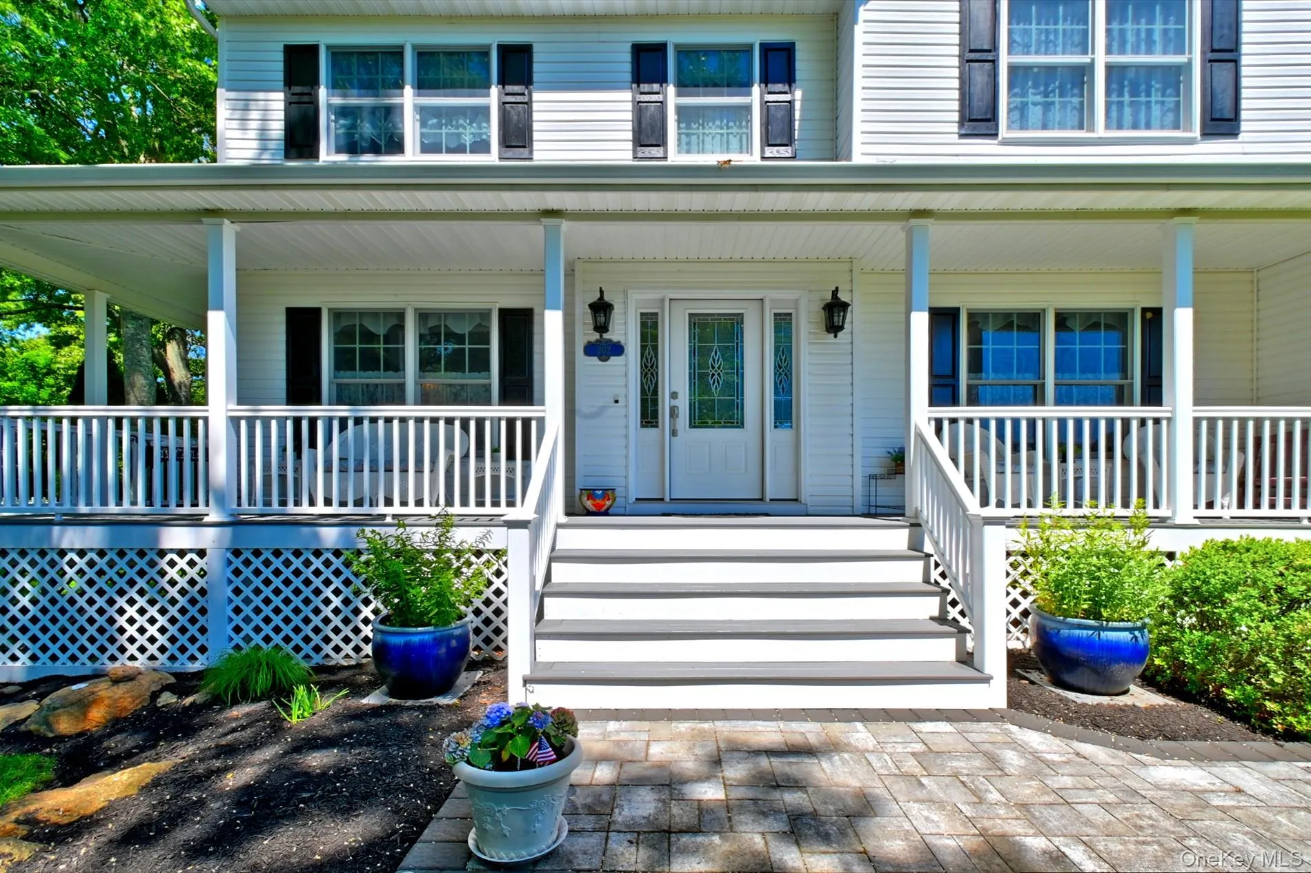 Wraparound Granny Stye Porch with lots of Room to Sit and Relax Wraparound Granny Stye Porch with lots of Room to Sit and Relax