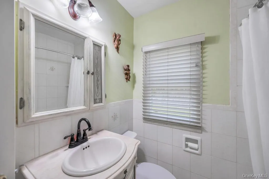 19 Oakland Avenue, Brookhaven, NY, 4 Bedrooms Bedrooms, 8 Rooms Rooms,2 BathroomsBathrooms,Residential,For Rent,Oakland,0,1001179 19 Oakland Avenue, Brookhaven, NY, 4 Bedrooms Bedrooms, 8 Rooms Rooms,2 BathroomsBathrooms,Residential,For Rent,Oakland,0,1001179