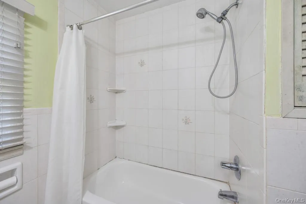 19 Oakland Avenue, Brookhaven, NY, 4 Bedrooms Bedrooms, 8 Rooms Rooms,2 BathroomsBathrooms,Residential,For Rent,Oakland,0,1001179 19 Oakland Avenue, Brookhaven, NY, 4 Bedrooms Bedrooms, 8 Rooms Rooms,2 BathroomsBathrooms,Residential,For Rent,Oakland,0,1001179
