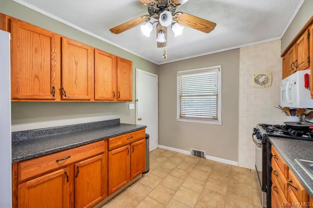 19 Oakland Avenue, Brookhaven, NY, 4 Bedrooms Bedrooms, 8 Rooms Rooms,2 BathroomsBathrooms,Residential,For Rent,Oakland,0,1001179 19 Oakland Avenue, Brookhaven, NY, 4 Bedrooms Bedrooms, 8 Rooms Rooms,2 BathroomsBathrooms,Residential,For Rent,Oakland,0,1001179