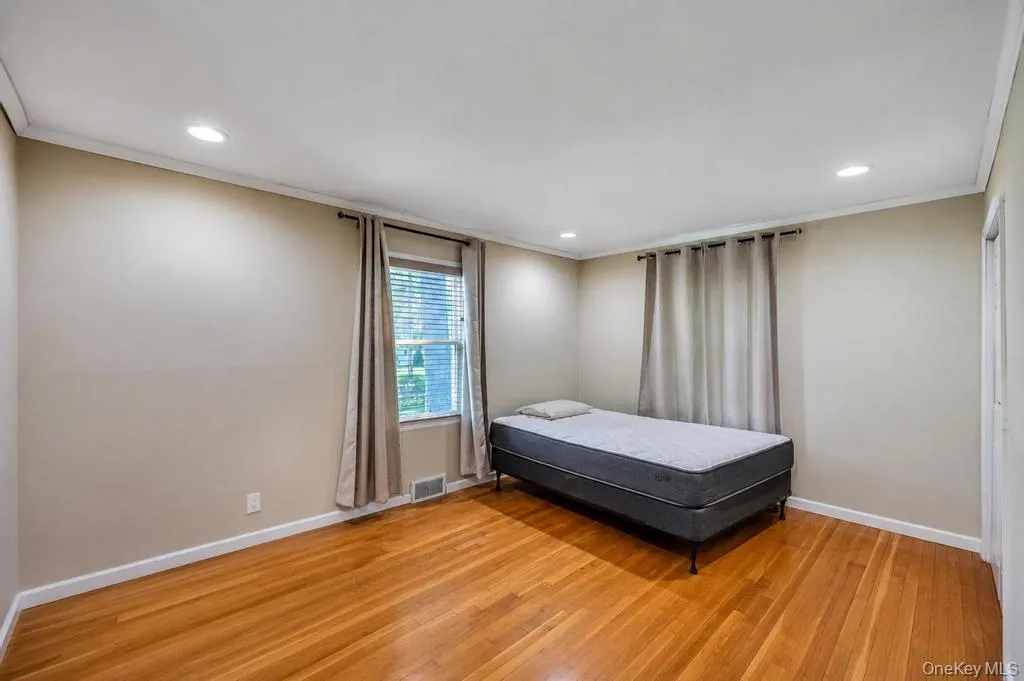 19 Oakland Avenue, Brookhaven, NY, 4 Bedrooms Bedrooms, 8 Rooms Rooms,2 BathroomsBathrooms,Residential,For Rent,Oakland,0,1001179 19 Oakland Avenue, Brookhaven, NY, 4 Bedrooms Bedrooms, 8 Rooms Rooms,2 BathroomsBathrooms,Residential,For Rent,Oakland,0,1001179
