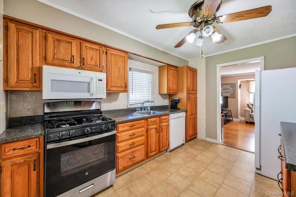 19 Oakland Avenue, Brookhaven, NY, 4 Bedrooms Bedrooms, 8 Rooms Rooms,2 BathroomsBathrooms,Residential,For Rent,Oakland,0,1001179 19 Oakland Avenue, Brookhaven, NY, 4 Bedrooms Bedrooms, 8 Rooms Rooms,2 BathroomsBathrooms,Residential,For Rent,Oakland,0,1001179