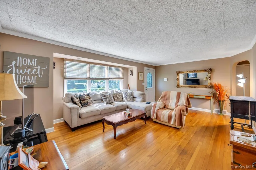 19 Oakland Avenue, Brookhaven, NY, 4 Bedrooms Bedrooms, 8 Rooms Rooms,2 BathroomsBathrooms,Residential,For Rent,Oakland,0,1001179 19 Oakland Avenue, Brookhaven, NY, 4 Bedrooms Bedrooms, 8 Rooms Rooms,2 BathroomsBathrooms,Residential,For Rent,Oakland,0,1001179