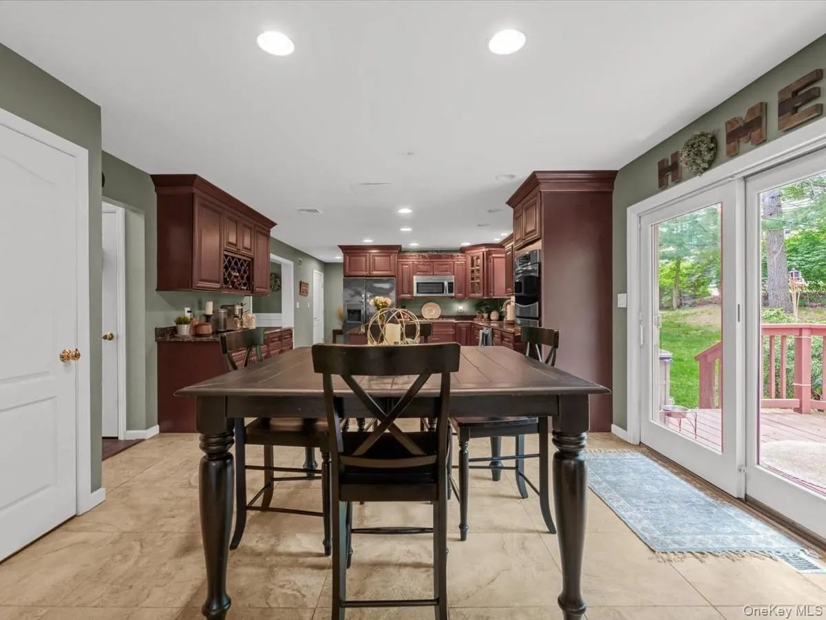 2 Seaview Ledge, Brookhaven, NY, 6 Bedrooms Bedrooms, 10 Rooms Rooms,3 BathroomsBathrooms,Residential,For Rent,Seaview Ledge,0,1001191 2 Seaview Ledge, Brookhaven, NY, 6 Bedrooms Bedrooms, 10 Rooms Rooms,3 BathroomsBathrooms,Residential,For Rent,Seaview Ledge,0,1001191