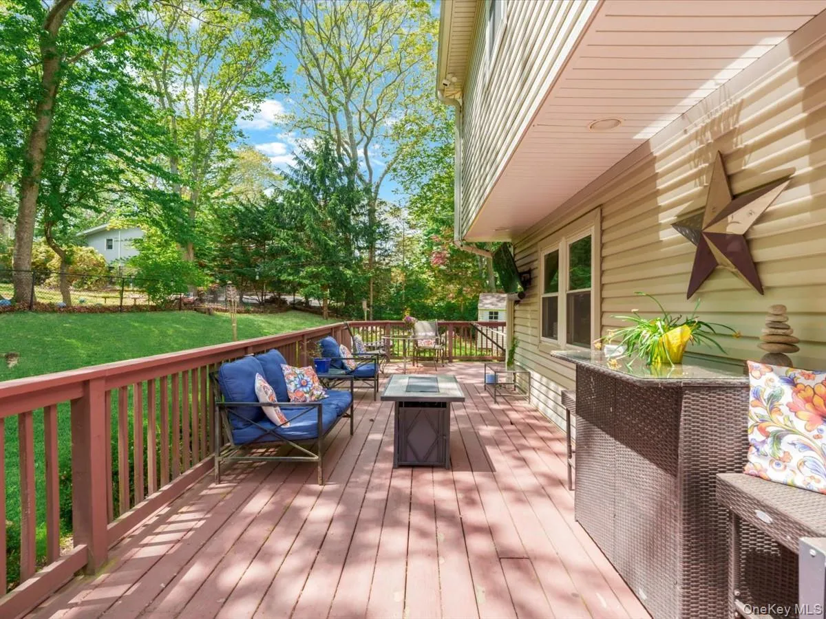 2 Seaview Ledge, Brookhaven, NY, 6 Bedrooms Bedrooms, 10 Rooms Rooms,3 BathroomsBathrooms,Residential,For Rent,Seaview Ledge,0,1001191 2 Seaview Ledge, Brookhaven, NY, 6 Bedrooms Bedrooms, 10 Rooms Rooms,3 BathroomsBathrooms,Residential,For Rent,Seaview Ledge,0,1001191